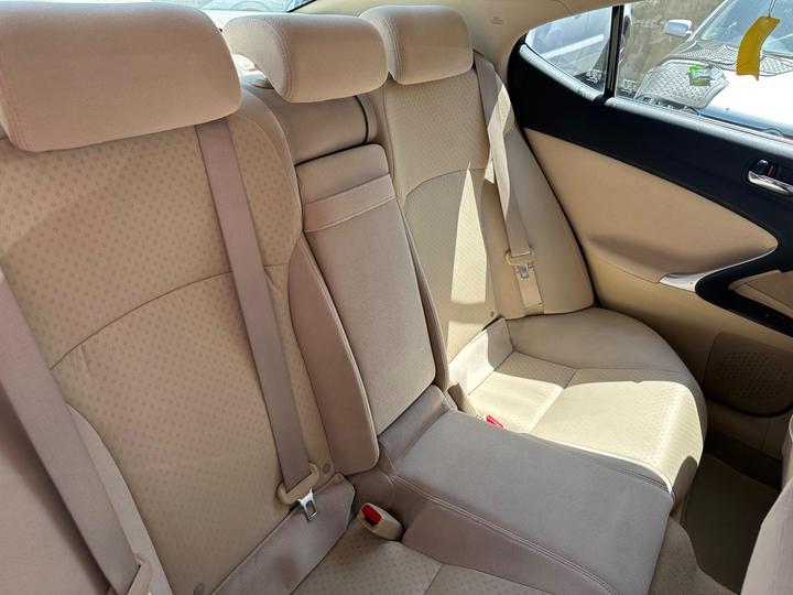 Lexus IS - 2.2 220TD 4dr - Image 10