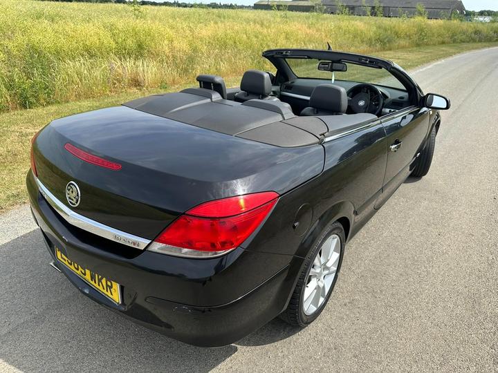 Vauxhall Astra - 1.9 CDTi Design Twin Top 2dr - Image 7