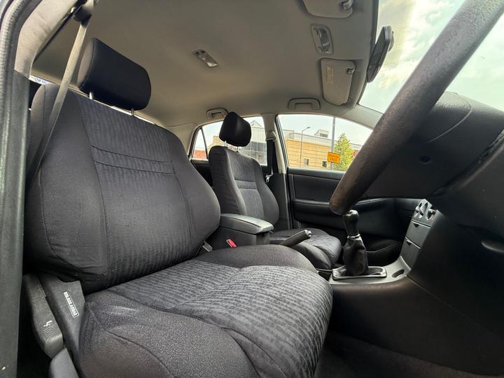 Toyota Corolla - 1.4 VVT-i T2 5dr - Great first time car - Image 10