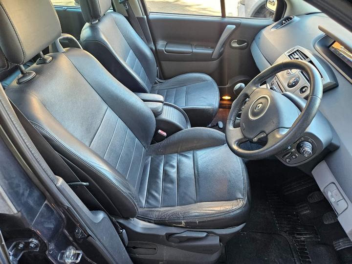 Renault Grand Scenic - 2.0 VVT Dynamique S 5dr - *** 7 SEATS, DVD SCREENS *** - Image 6