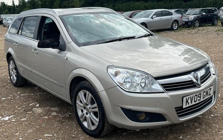 Cheap Vauxhall Astra - 1.8i 16v Design 5dr - 1-LADYOWNER/LOW- MILES/LONGMOT for sale in Slough, Berkshire
