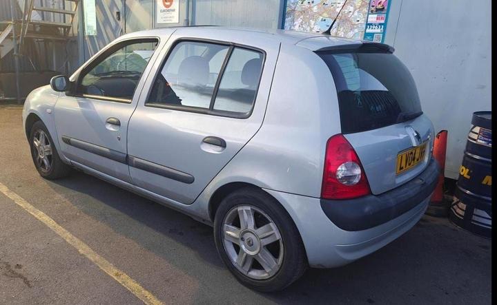 Renault Clio - 1.2 16v Dynamique 5dr - Sold as seen - Image 2