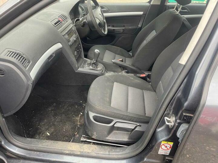 Skoda Octavia - 1.6 FSI Ambiente Euro 4 5dr - Image 21