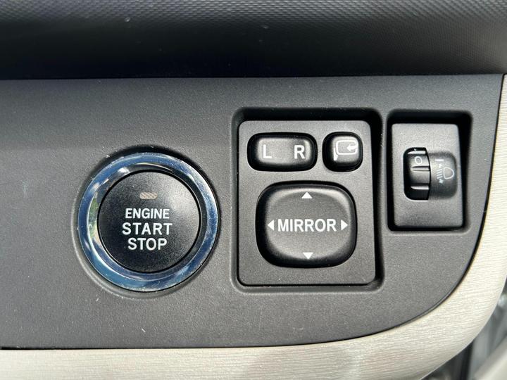 Toyota iQ - 1.0 VVT-i 2 Euro 5 3dr - 2 KEYS SERVICE HISTORY - Image 79