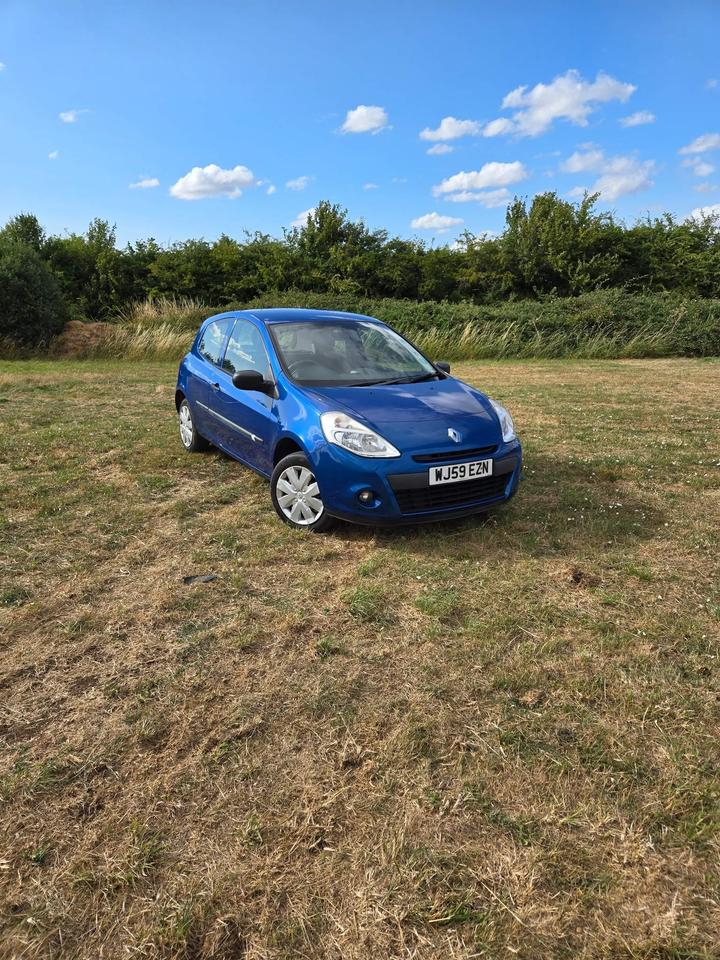 Cheap Renault Clio - 1.2 Dynamique Euro 4 3dr - low milage ! first car ! for sale in Chipping Norton, Oxfordshire