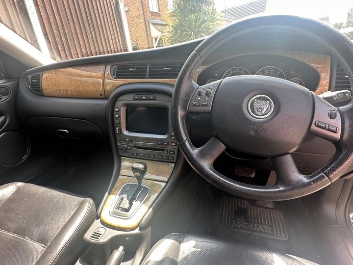 Jaguar X-Type - 2.5 V6 Sport Premium (AWD) 4dr - Image 8
