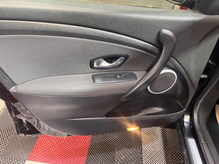 Renault Megane - 1.6 16V Dynamique TomTom Euro 5 5dr - Trade in to clear - Image 32