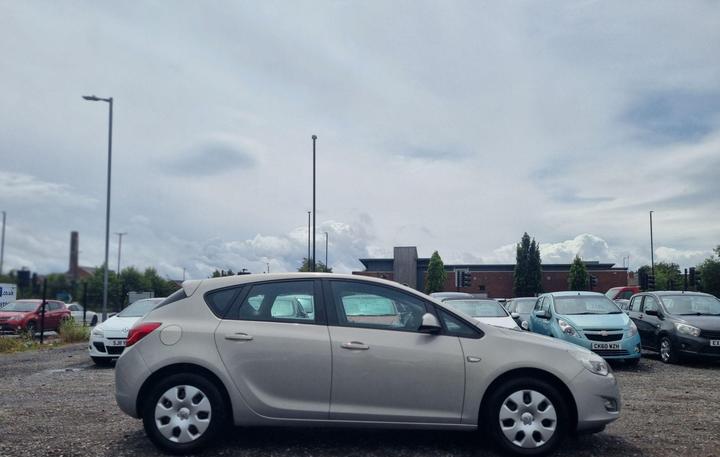 Vauxhall Astra - 1.7 CDTi Exclusiv Euro 5 5dr - S/ HISTORY-- 2 KEYS - Image 3