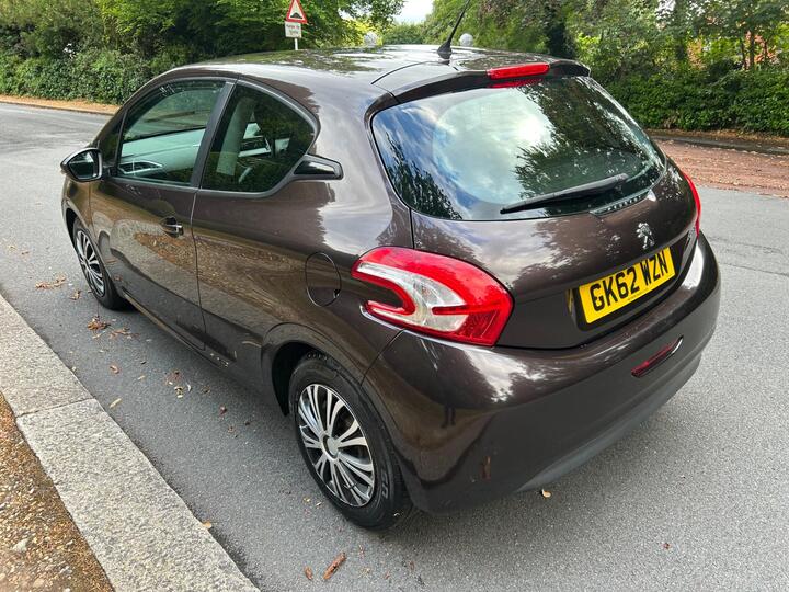 Peugeot 208 - 1.2 VTi Access+ Euro 5 3dr - 1YR MOT,3DR,AC,PETROL,FSH,ULEZ - Image 3