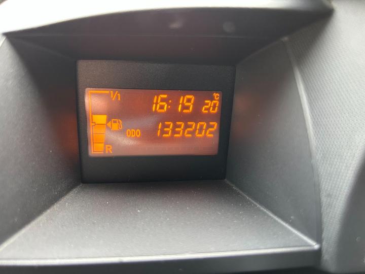 Toyota iQ - 1.0 VVT-i 2 Euro 5 3dr - 2 KEYS SERVICE HISTORY - Image 85