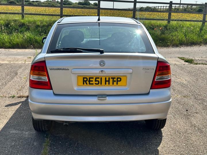 Vauxhall Astra - 1.6i Club 5dr (a/c) - AUTO - Full service history - Image 3