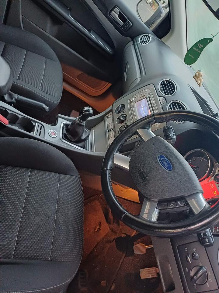 Ford Focus - 1.6 TDCi DPF Titanium 5dr - Image 16