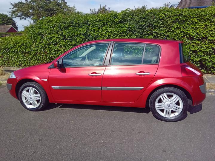 Renault Megane - 1.6 VVT Privilege 5dr - Image 11