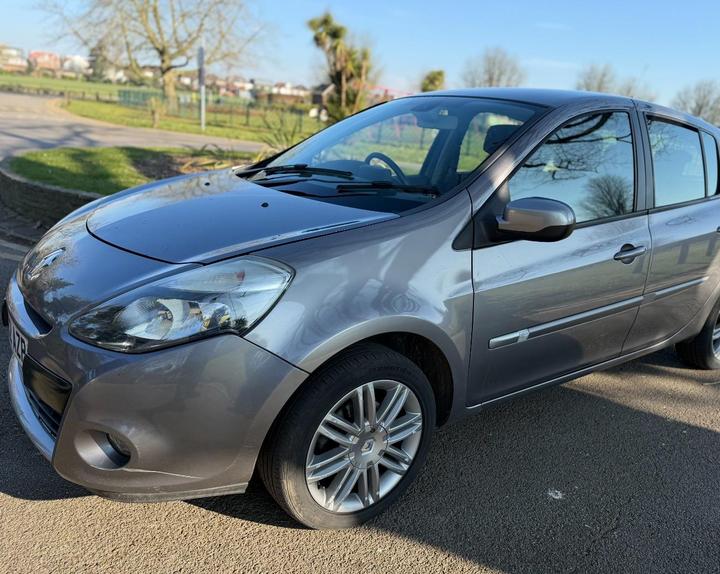 Cheap Renault Clio - 1.5 dCi Dynamique TomTom Euro 5 5dr - Fr for sale in East Ham, Greater London