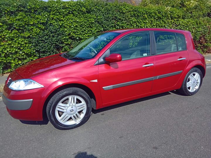 Renault Megane - 1.6 VVT Privilege 5dr - Image 10