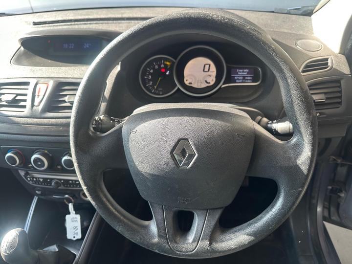 Renault Megane - 1.6 16V I-Music Euro 5 5dr - 12 MONTHS MOT-2KEYS-HISTORY - Image 31