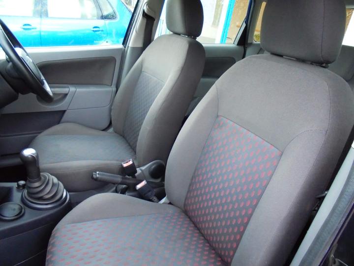 Ford Fiesta - 1.4 Zetec 5dr - TIDY LITTLE 5 DOOR HATCHBACK - Image 17