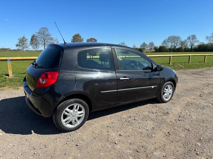 Renault Clio - 1.4 16v Dynamique 3dr - full v5 available - Image 3