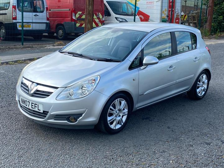 Vauxhall Corsa - 1.4i 16v Design 5dr (a/c) - 2 KEYS GOOD SPEC CLEAN CAR - Image 2