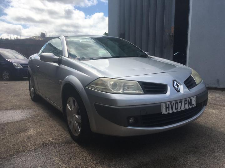 Renault Megane - 1.6 VVT Privilege 2dr - tapping engine PX BARGAIN READ - Image 9