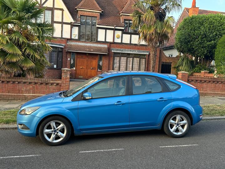 Ford Focus - 1.6 Zetec 5dr - ULEZ FREE / DRIVES SPOT ON - Image 2