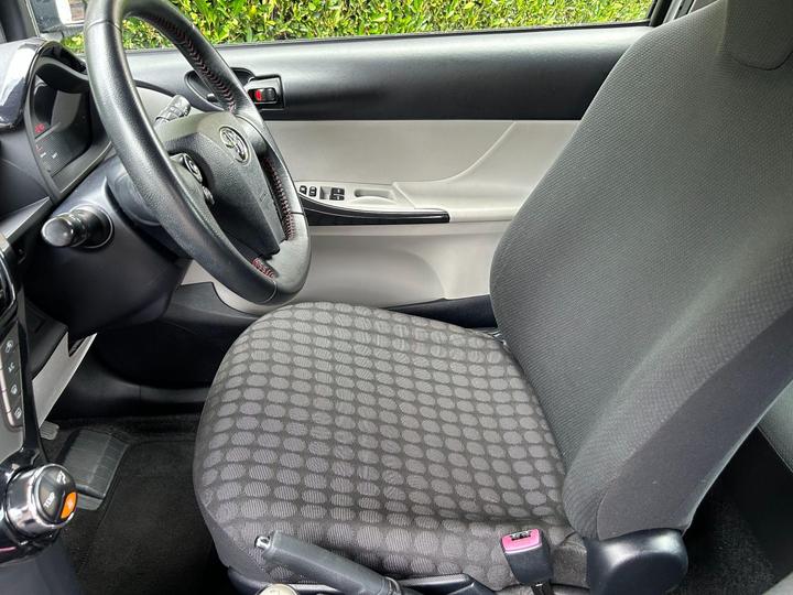 Toyota iQ - 1.0 VVT-i 2 Euro 5 3dr - 2 KEYS SERVICE HISTORY - Image 23