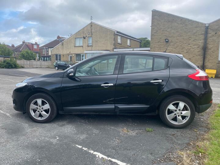 Renault Megane - 1.6 16V Dynamique TomTom 3dr - 6 SPEED GEARBOX,5 DOOR HATCH. - Image 6