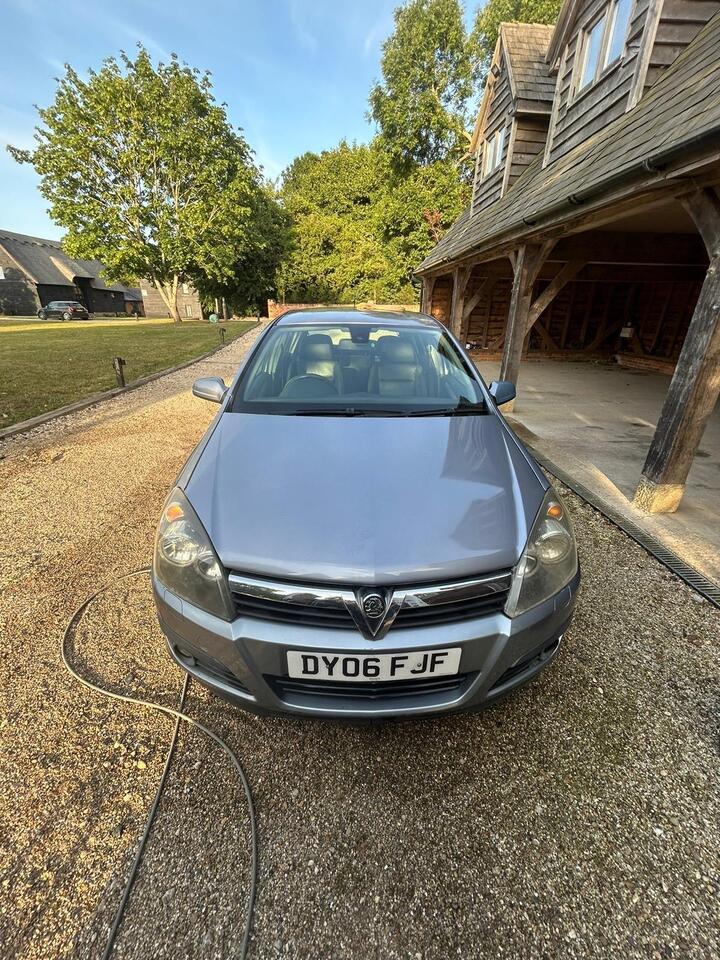 Cheap Vauxhall Astra - 1.8i 16v Elite 5dr for sale in Colchester, Essex