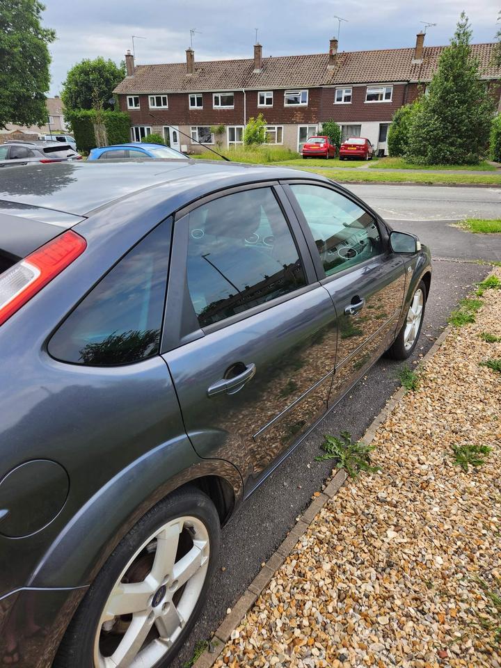 Ford Focus - 2.0 TDCi DPF Titanium 5dr - Image 2