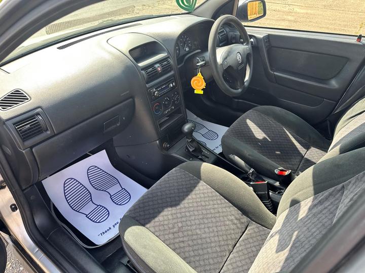Vauxhall Astra - 1.6i Club 5dr (a/c) - AUTO - Full service history - Image 7