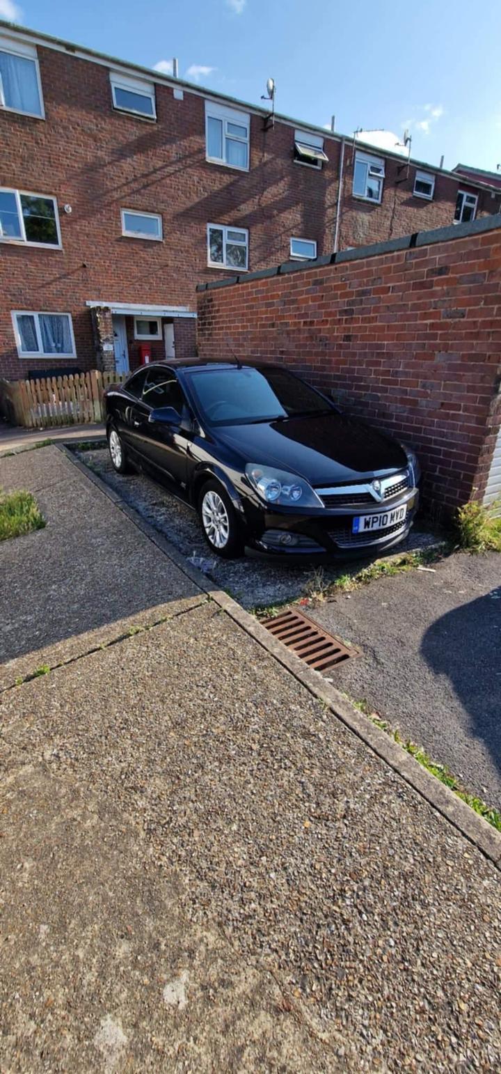 Cheap Vauxhall Astra - 1.8i 16v Sport Twin Top 2dr for sale in Basingstoke, Hampshire