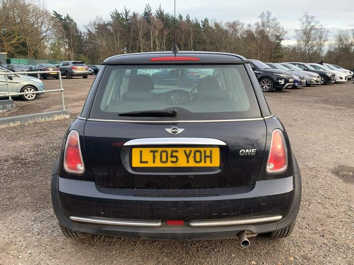 MINI Hatch - 1.6 One Euro 4 3dr - Ulez complaint,Service history - Image 4