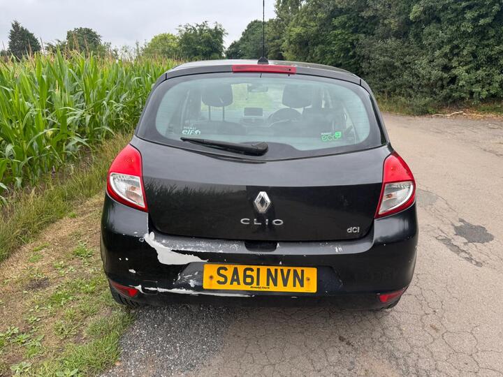 Renault Clio - 1.5 dCi Dynamique TomTom Euro 5 5dr - + JUST ARRIVED IN PX + - Image 4