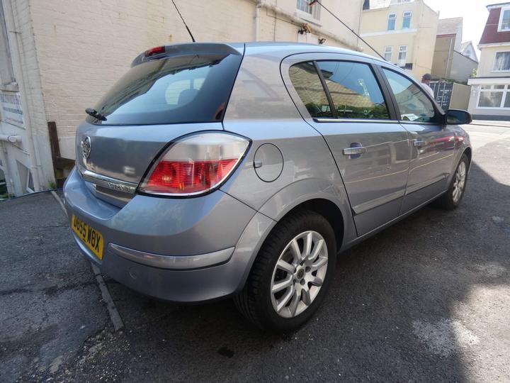 Vauxhall Astra - 1.8i 16v Design Hatchback 5dr Petrol Automatic (197 g/km, 123 bhp) - ~~CREDIT/DEBIT CARD ACCEPTED~~ - Image 5