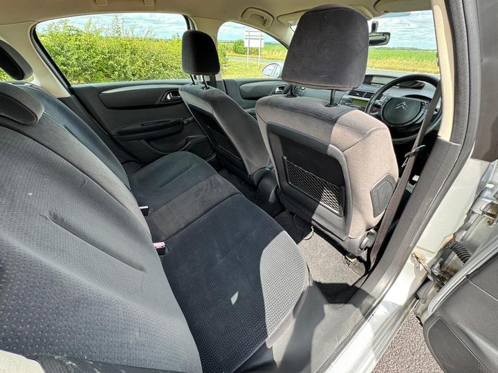 Citroen C4 - 1.6i 16V SX 5dr - Long mot! Service history! - Image 19