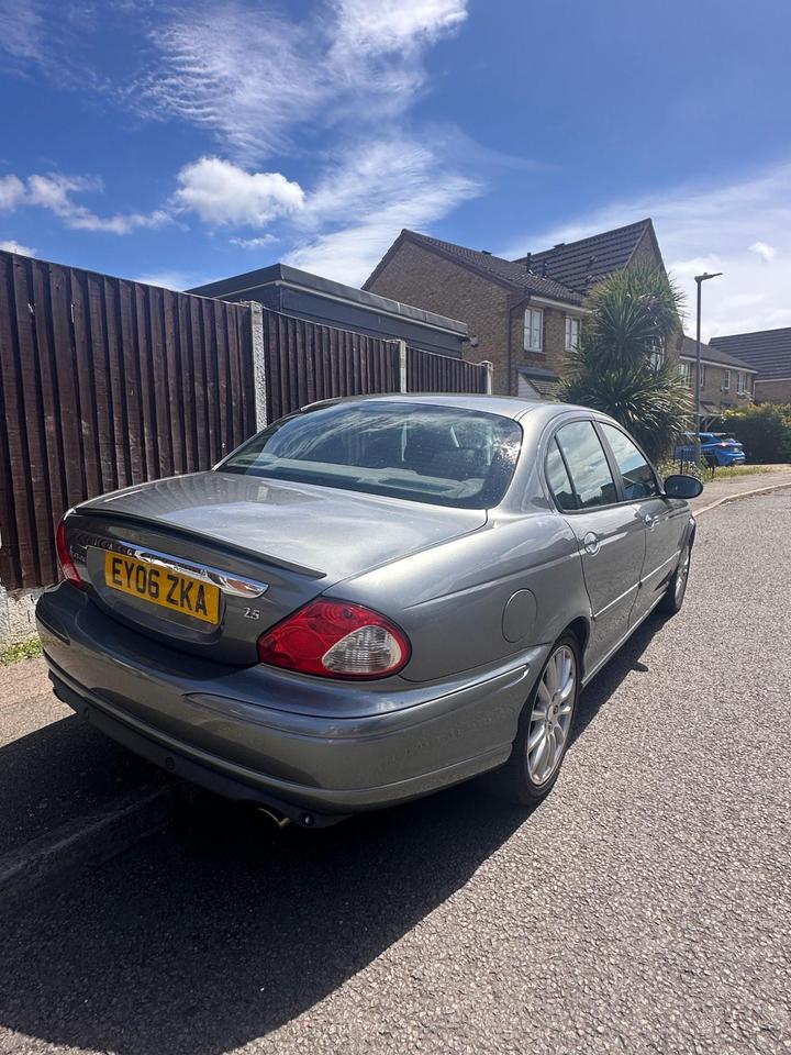 Jaguar X-Type - 2.5 V6 Sport Premium (AWD) 4dr - Image 2