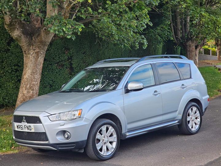 Mitsubishi Outlander - 2.2 DI-D GX4 4WD Euro 5 5dr - read advert - Image 2
