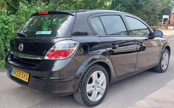 Vauxhall Astra - 1.6i Active Plus 5dr - Image 2