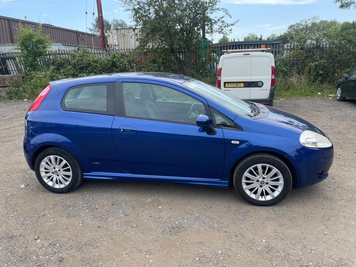 Fiat Grande Punto - 1.4 16v Dynamic Sport 3dr - 2 Owners from New - Image 2