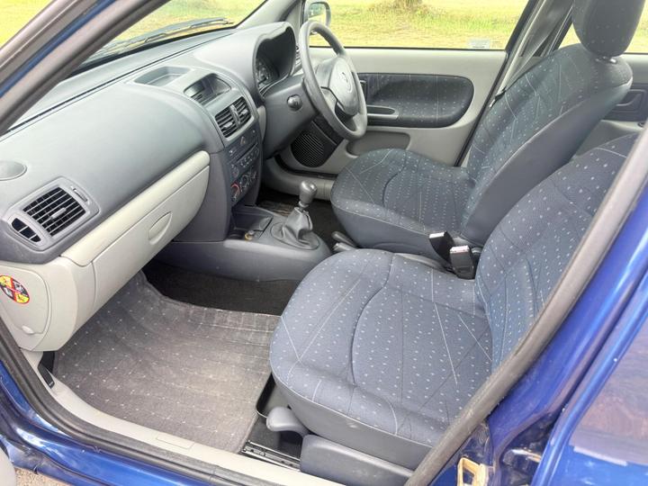 Renault Clio - 1.2 16v Expression 5dr - Low mileage 18000. 1.2 5drs - Image 5