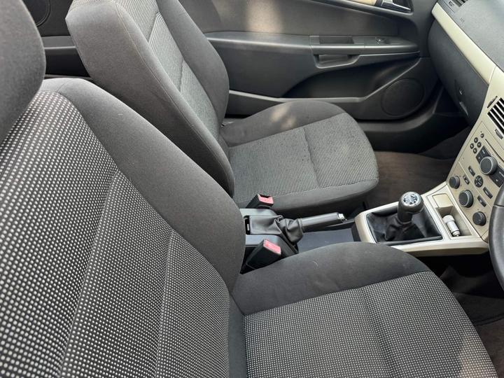 Vauxhall Astra - 1.8i 16v Sport Twin Top 2dr - LOW MILES, OWNED 7 YEARS. - Image 16