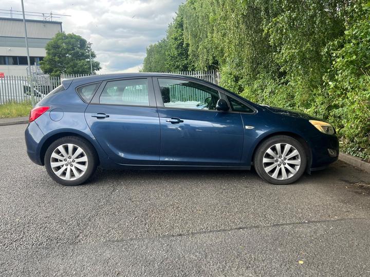 Vauxhall Astra - 1.6 16v Exclusiv Euro 5 5dr - GREAT VALUE, RUNS SMOOTH, FSH - Image 7