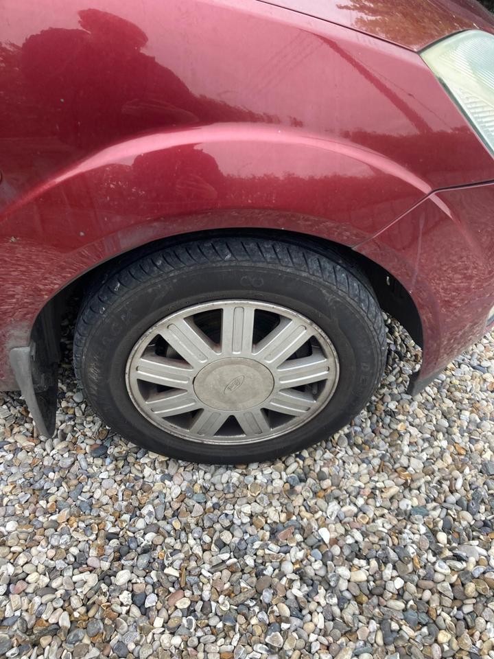 Ford Fiesta - 1.4 Ghia 5dr - great run around CHEAP - Image 8