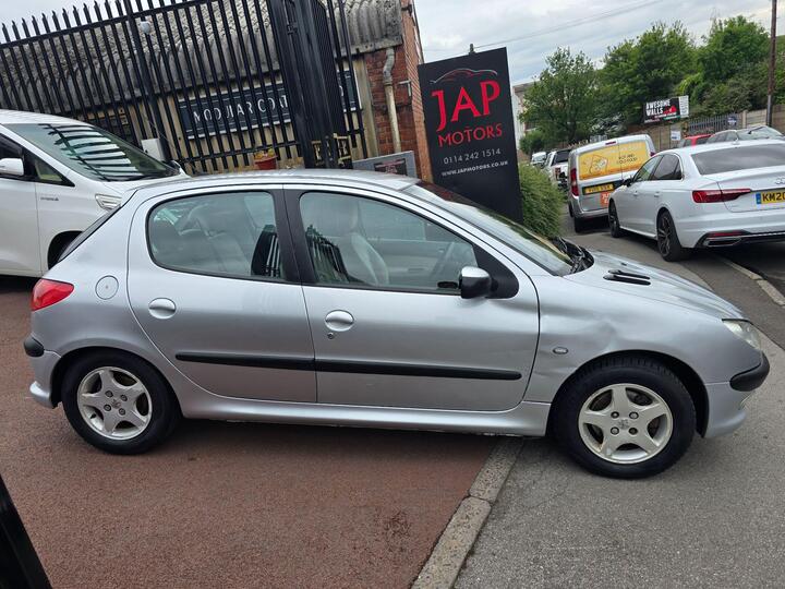 Peugeot 206 - 1.6 5dr (a/c) - PART SRVICE HISTORY 2 KEYS - Image 10