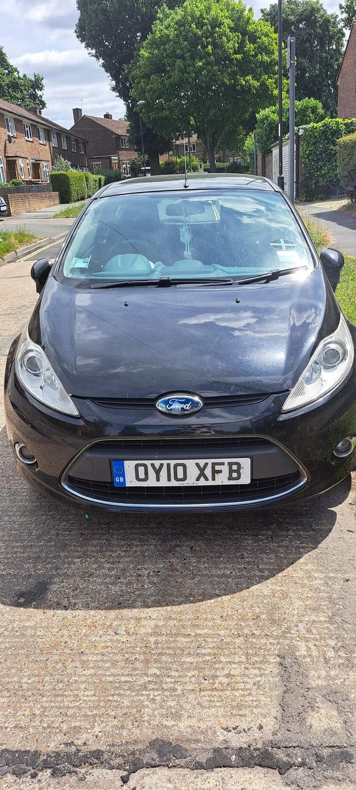 Cheap Ford Fiesta - 1.4 Zetec 3dr - very well looked after for sale in Crawley, West Sussex