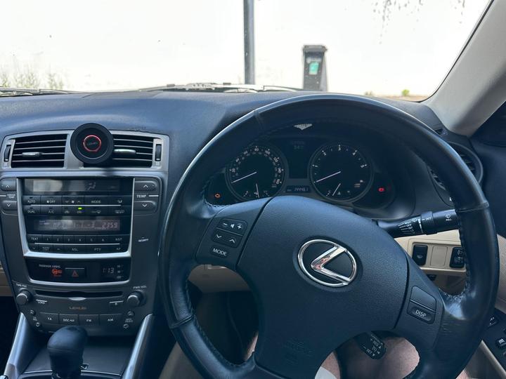 Lexus IS - 2.2 220TD 4dr - Image 8