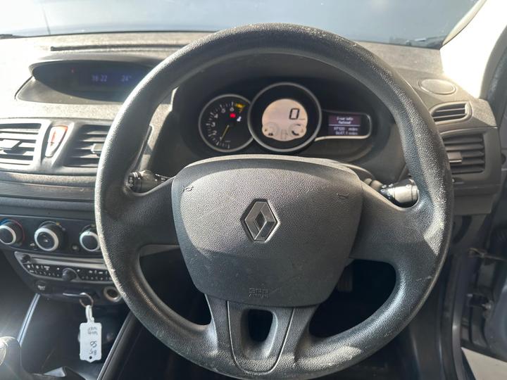 Renault Megane - 1.6 16V I-Music Euro 5 5dr - 12 MONTHS MOT-2KEYS-HISTORY - Image 30