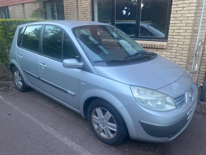 Renault Scenic - 2.0 VVT Dynamique 5dr - less than 1000 miles since mot - Image 9
