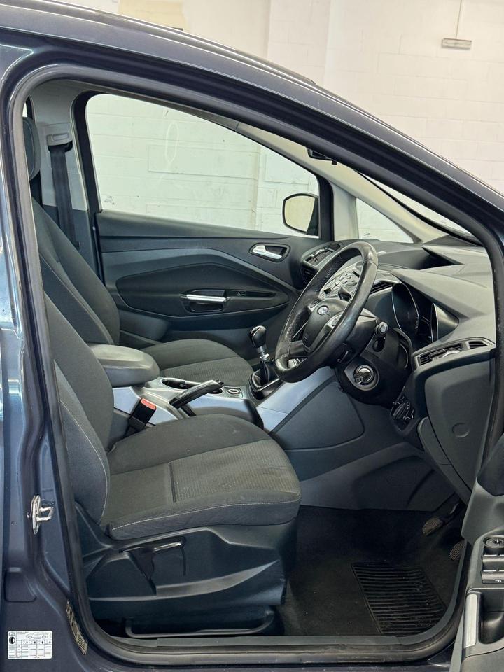 Ford Grand C-Max - 1.6 TDCi Zetec Euro 5 5dr - DRIVES A1 - Image 18