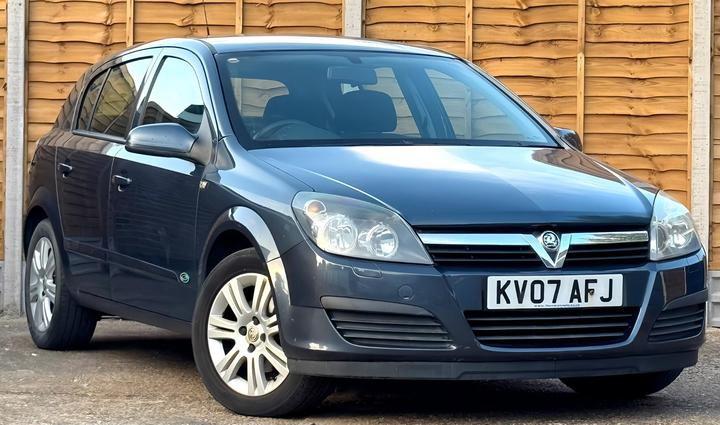 Cheap Vauxhall Astra - 1.6i 16v Active 5dr - immaculate car for sale in Southgate, Dyfed